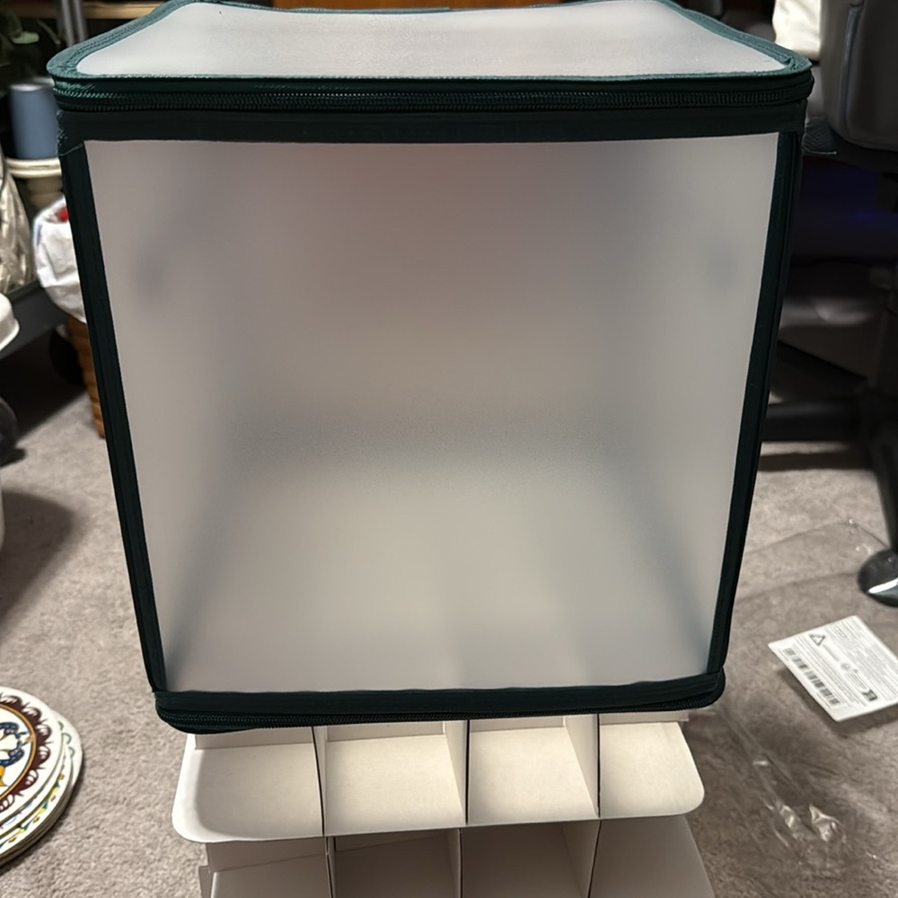 NIB Holiday Ornament Zippered Storage Case - Adjustable Slots-Holds 64 Ornaments - Picture 4 of 9